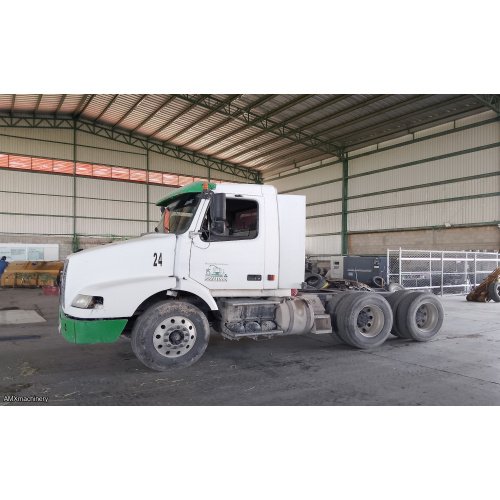 CAMION  - VOLVO - 2004
