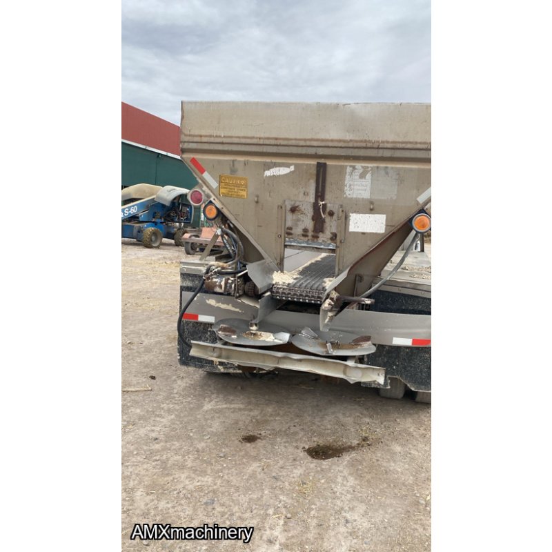 CAMION ESPARCIDOR DE YESO AGRICOLA - STERLING