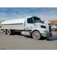 CAMION PIPA DE AGUA - VOLVO 2004