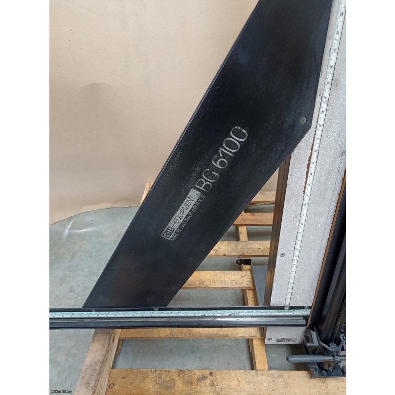 CORTADORA DE TABLEROS Y VIDRIO - 60” - C&H - NIELSEN & BAINBRIDGE